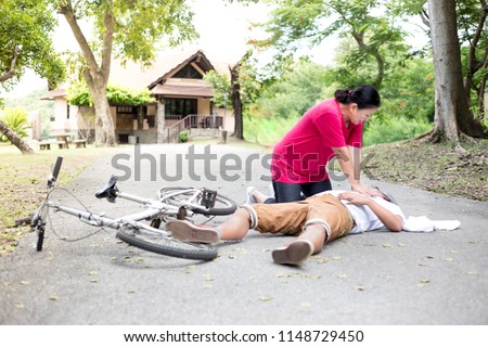 Stok fotoğraf: Paramedic Training Cardiopulmonary Resuscitation To Senior Man And Boy