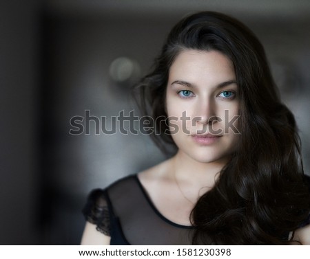Stockfoto: Beautiful Young Woman