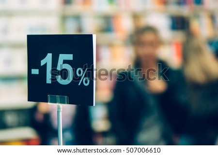 Foto stock: Fifteen Percent Discount In Bookstore