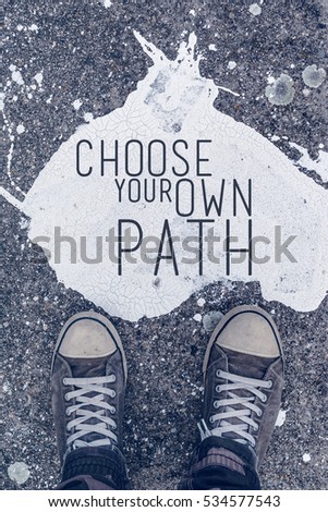 Foto d'archivio: Choose Your Own Path Motivational Quote On Urban Asphalt Backgro