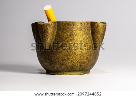 Stockfoto: Golden Sun Handcraft From Mediterranean Isolated