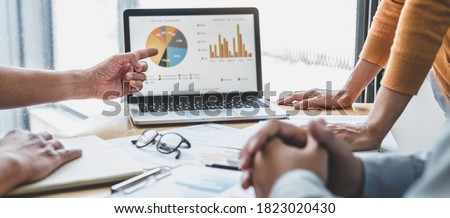 Business Team Entrepreneur Discussing And Analysis Report Chart Stock foto © Freedomz