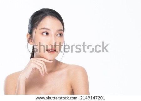 Foto stock: Bare Flawless Young Woman With Hand On The Chin
