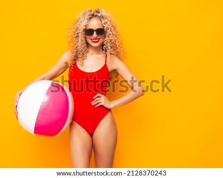 Stockfoto: Sexy Brunette In A Bright Red Bathing Suit