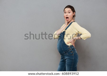 Foto stock: Woman Posing Isolated Over Grey Wall Background Holding Clipboard With Graphics