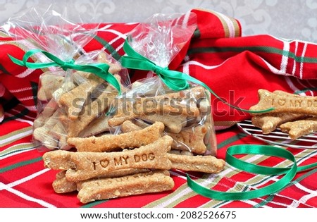 ストックフォト: Homemade Dog Biscuits Stamped With I Love My Dog In Christmas Se