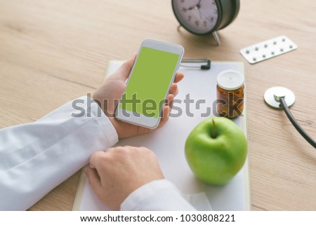 Foto stock: Doctor Advising Apple Instead Of Pills And Antibiotics