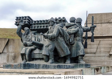 Foto stock: Soviet Soldiers Attacking World War 2 Monument Great Patriotic W