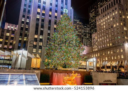 Foto stock: New York - December 20 2013 Christmas Tree At Rockefeller Cent