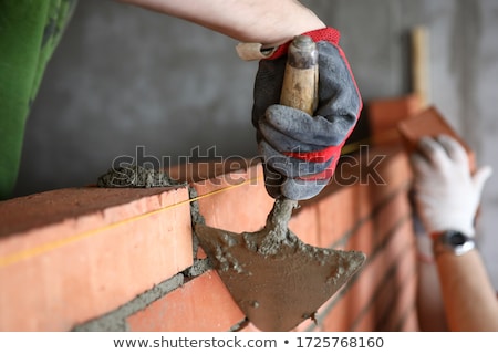 Foto stock: Bricklayer Erecting Red Brick Wall