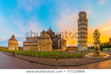 Foto stock: Piazza Dei Miracoli With Leaning Tower Pisa Tuscany Italy