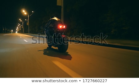 [[stock_photo]]: Otocycliste · et · son · vélo · sur · route · de · campagne