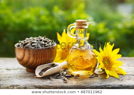 Foto d'archivio: Bottles Of Sunflower Oil With Flower