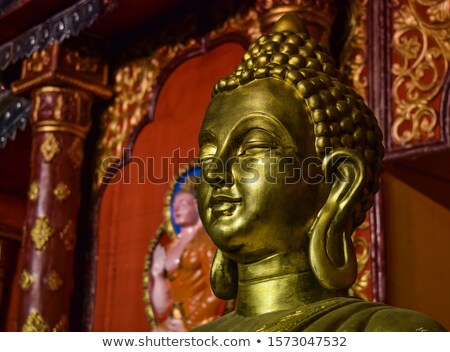 Foto stock: Golden Buddha Sculpture In Tibetan Monastery