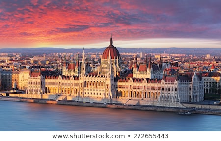 Foto d'archivio: Cityscape Of Budapest Hungary At Twilight