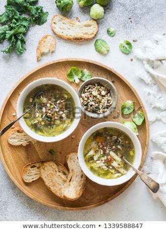 Foto d'archivio: Brussels Sprouts Soup With Toast