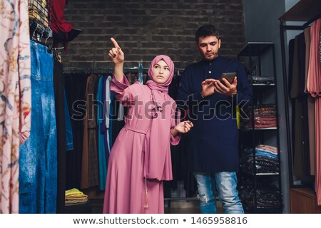 Foto stock: Muslim Businesswoman With Her Touch Pad