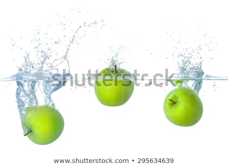 Măr în apă Imagine de stoc © Zerbor
