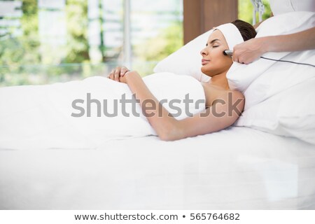 Zdjęcia stock: Woman With Eyes Closed While Receiving Facial Massage