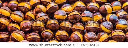 Foto d'archivio: Bunch Of Roasted Chestnuts At Street Wendor Roasted Chestnuts Street Food Banner Long Format