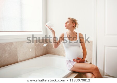 Foto d'archivio: Woman Having A Bubble Bath