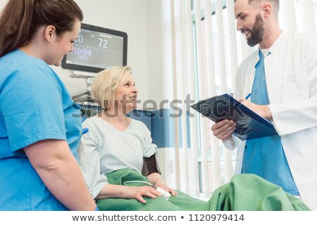 Nurse Monitoring Patient After Operation In Recovery Room Foto stock © Kzenon