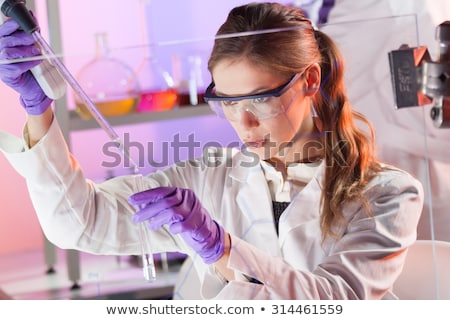 Stockfoto: Life Scientist Pipetting