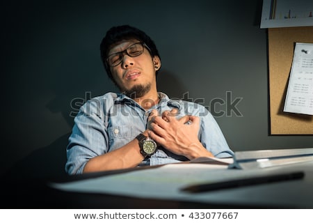 Foto d'archivio: Man Wearing Blue Shirt Suffering From Heart Attack