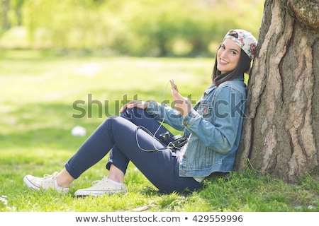 ストックフォト: Teenage Girl Using Mp3 Player Outdoors