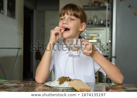 Foto stock: Happy Pills On Child Plate