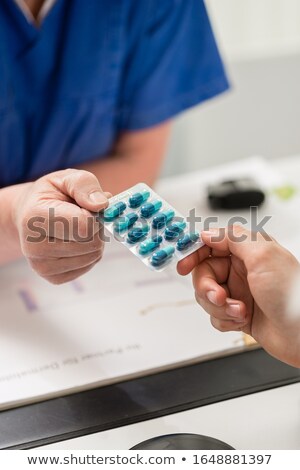 Сток-фото: Female Veterinarian Giving Capsules To Pet Owner