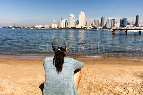 Vrouw genieten San Diego skyline achteraanzicht Stockfoto © tab62