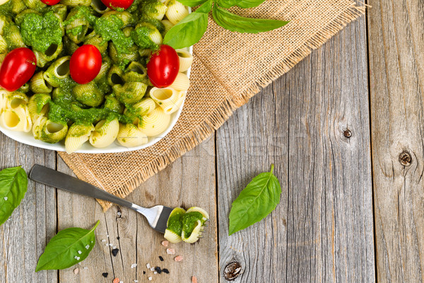 Foto stock: Fresco · manjericão · pesto · prato · tomates · cereja · rústico