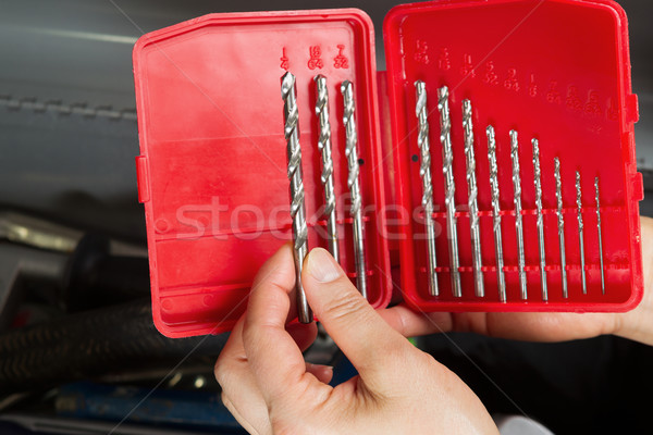 Mano toma herramientas fuera caja de herramientas horizontal Foto stock © tab62