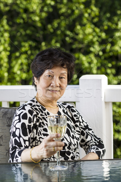Starszy kobieta pić odkryty pionowy Zdjęcia stock © tab62