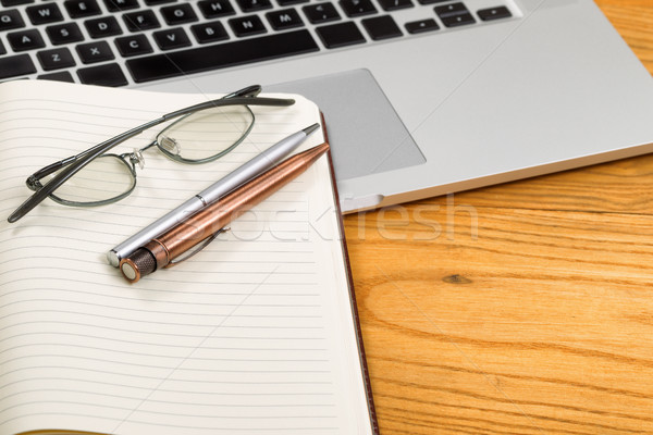 Długopisy notatnika komputera pulpit selektywne focus Zdjęcia stock © tab62