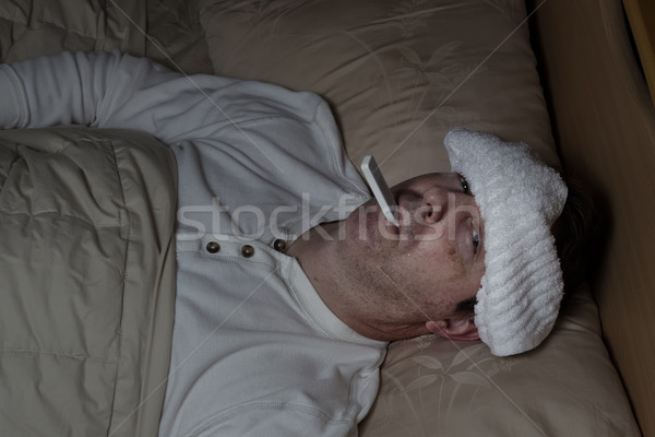 Chorych człowiek bed poziomy obraz dojrzały mężczyzna Zdjęcia stock © tab62