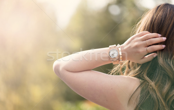 Frau genießen hellen Tag Freien Stock foto © tab62