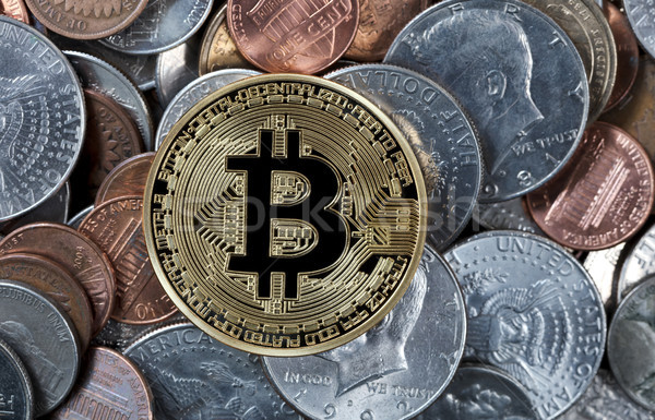 Foto d'archivio: Bitcoin · valuta · top · tradizionale · monete