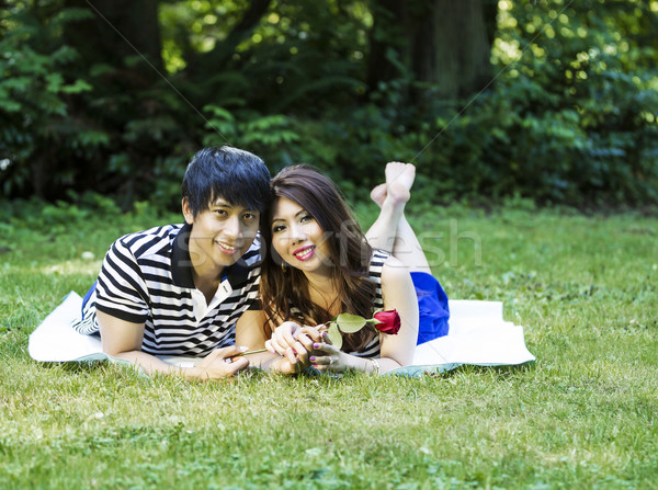 Fiatal felnőtt pár pléd kint vízszintes fotó Stock fotó © tab62