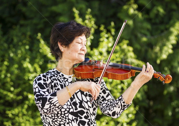 シニア 女性 演奏 音楽 ストックフォト © tab62