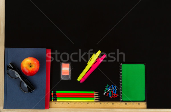 Tableau noir fournitures scolaires affaires papier pomme [[stock_photo]] © tab62