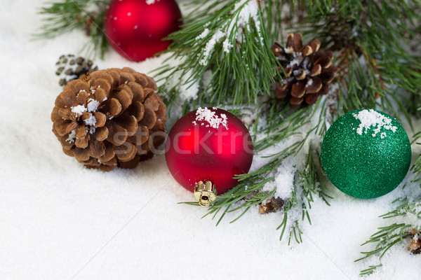Weihnachten Ornamente Schnee Kiefer Zweig horizontal Stock foto © tab62