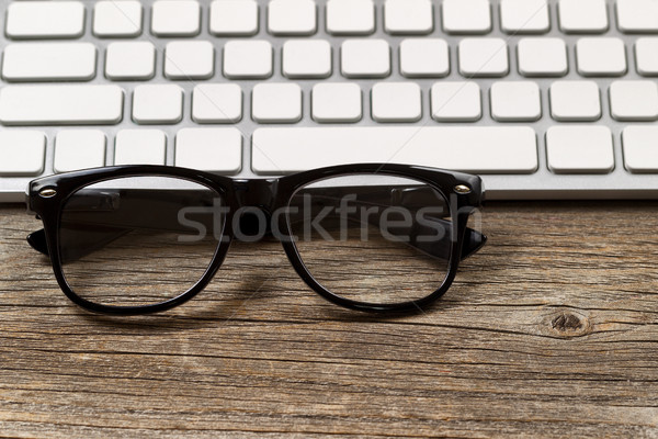 Hipster Lesebrille Tastatur rustikal Holz Desktop Stock foto © tab62