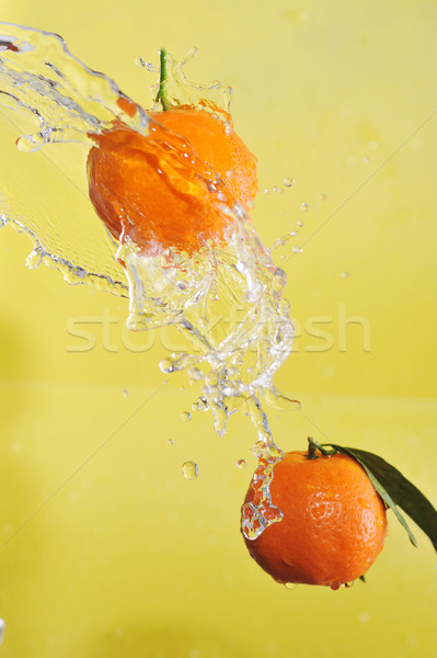 Zwei Wasser Spritzer gelb grünen Stock foto © taden