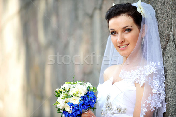 Novia flores edad pared de ladrillo boda mujeres Foto stock © taden