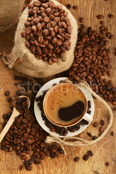 Foto stock: Grãos · de · café · feijões · copo · saco · atrás · café · preto