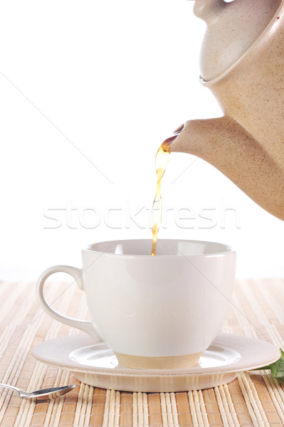 Fierbinte ceai ceainic acasă tabel negru Imagine de stoc © taden
