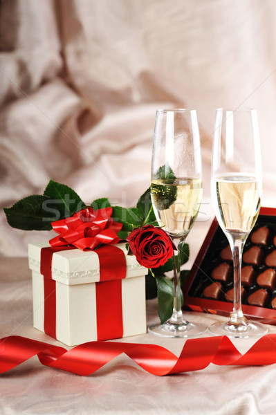 Stockfoto: Geschenkdoos · champagne · Rood · rose · papier · bruiloft