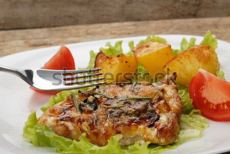 Sült hús sült krumpli szeletek paradicsom Stock fotó © taden